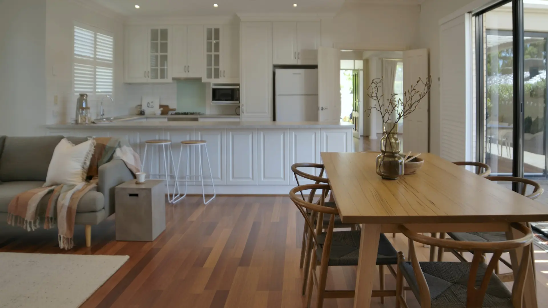 curious-humans-video-kensignton-rd-kitchen-dining-2